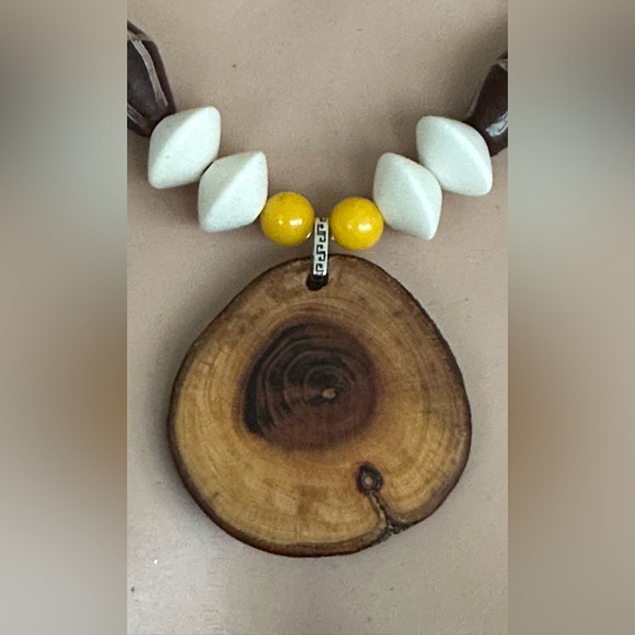 22-1/2 inch Brown/White French Cross bead necklace NWOT - Picture 3 of 15